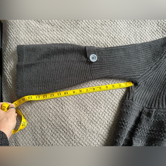 Beautiful grey double breasted warm cable knit wool blend sweater. - Picture 9 of 13